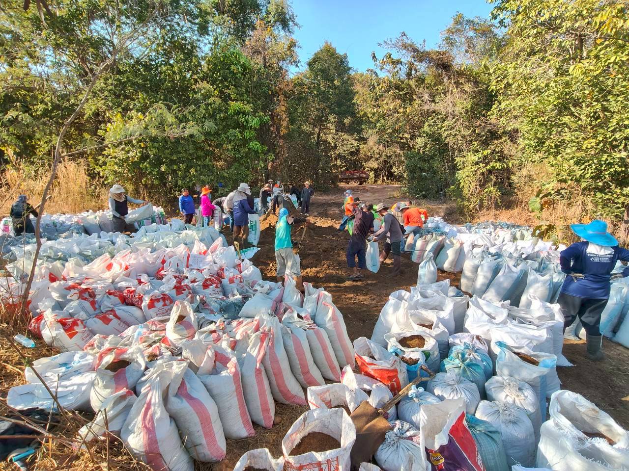 title - ส.ป.ก.ยโสธร จัดฝึกอบรมโครงการพัฒนาเกษตรกรปราดเปรื่อง (Smart Farmer)   ในเขตปฏิรูปที่ดินจังหวัดยโสธร ประจำปีงบประมาณ พ.ศ. 2569 หลักสูตร ที่ 4 การผลิตปุ๋ยอินทรีย์สำหรับกล้วยหอมทอง